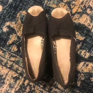 Plain black TOMS wedges